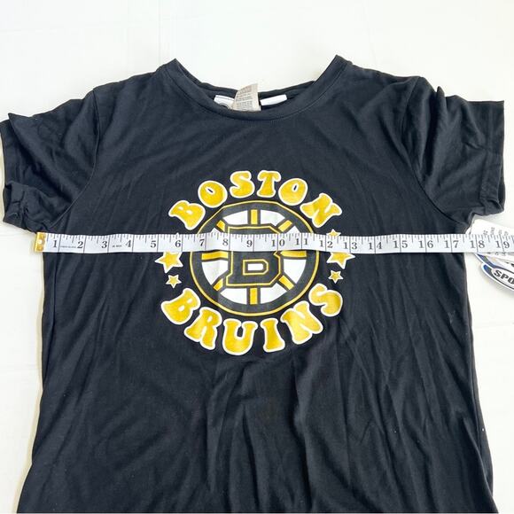 New BOSTON BRUINS NHL Graphic Logo Short Sleeve Chase T-Shirt Women’s SIZE M - Picture 3 of 6